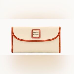 Pebble Grain Continental Clutch